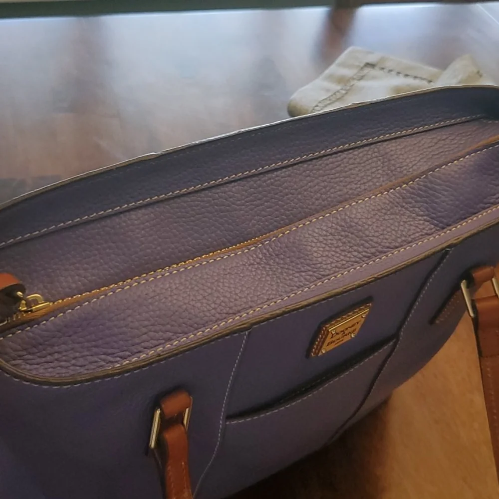 Large Dooney and Bourke tote. - Picture 5 of 7